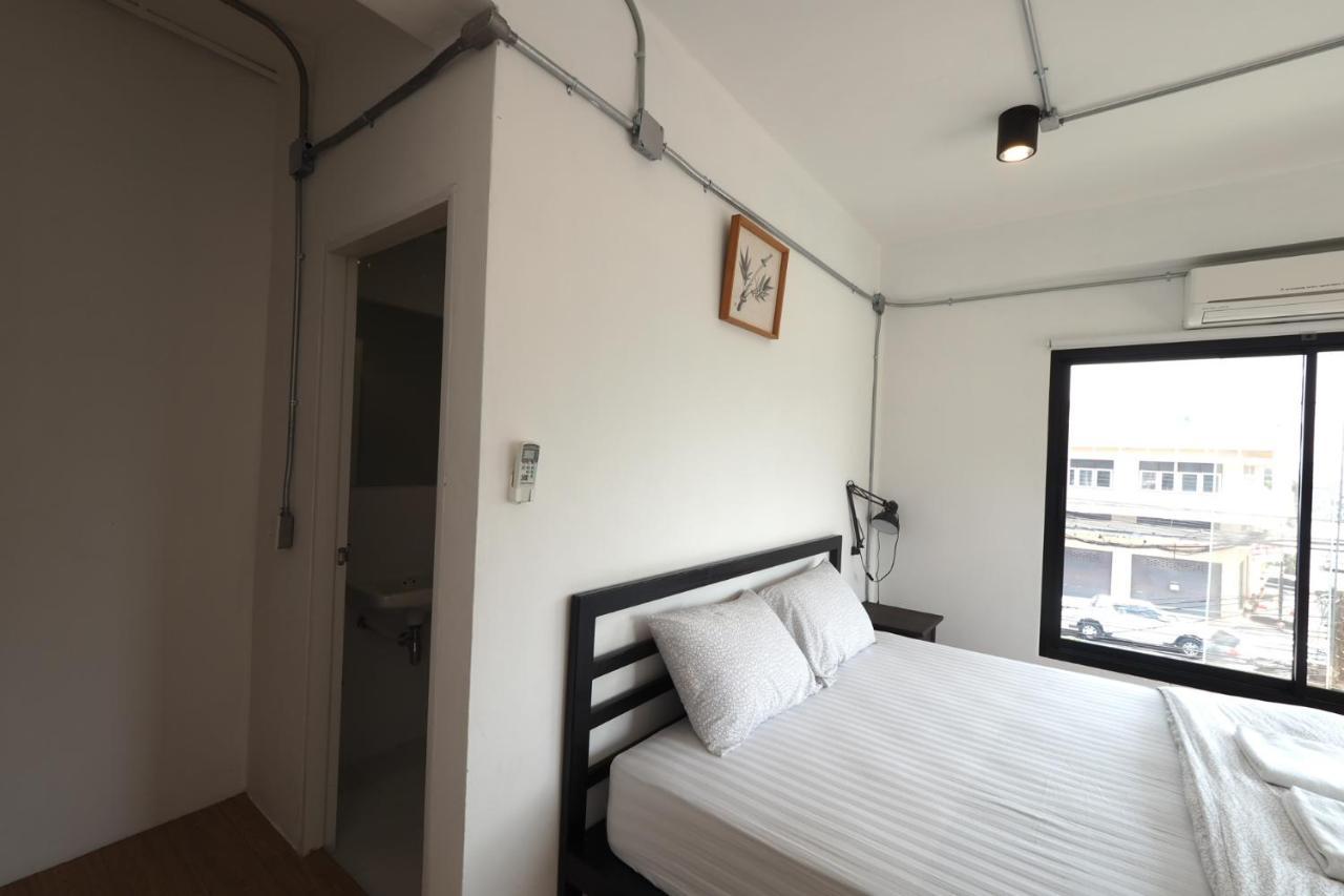 Labkoff Cafe And Hostel Канчанабури Екстериор снимка