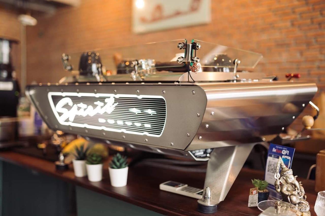 Labkoff Cafe And Hostel Канчанабури Екстериор снимка