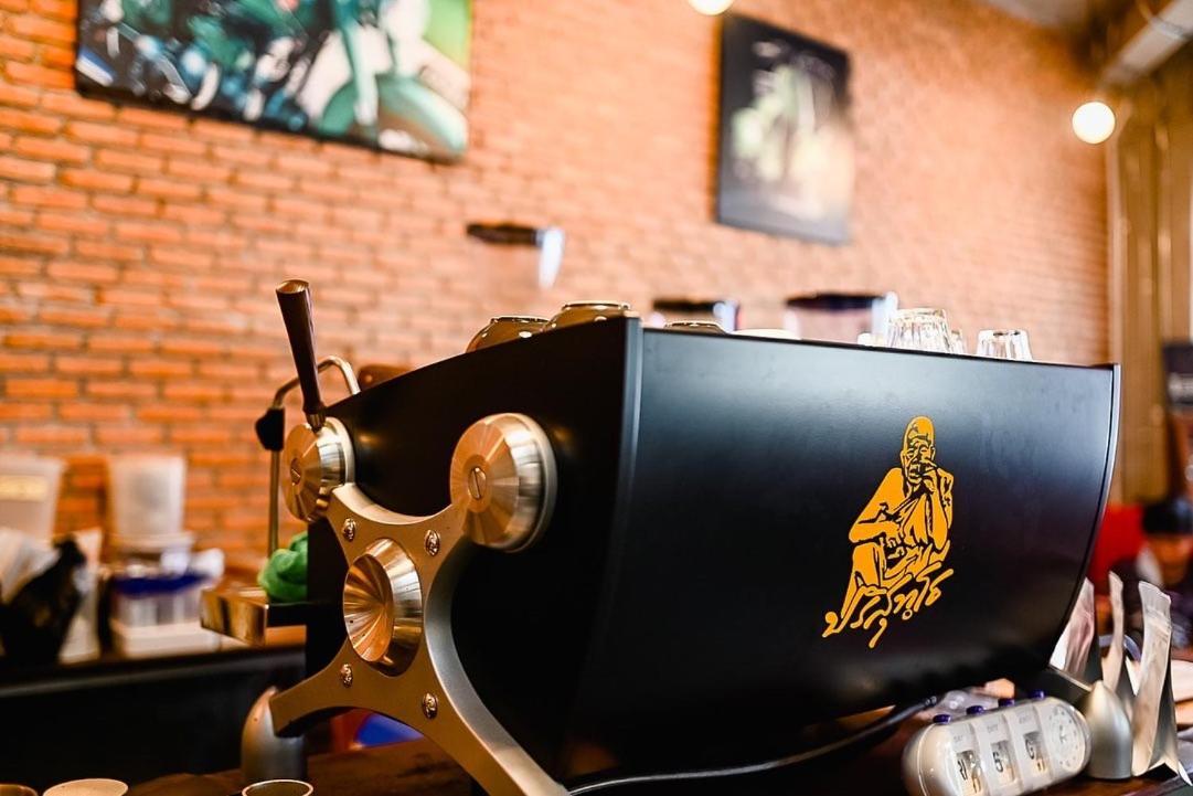 Labkoff Cafe And Hostel Канчанабури Екстериор снимка