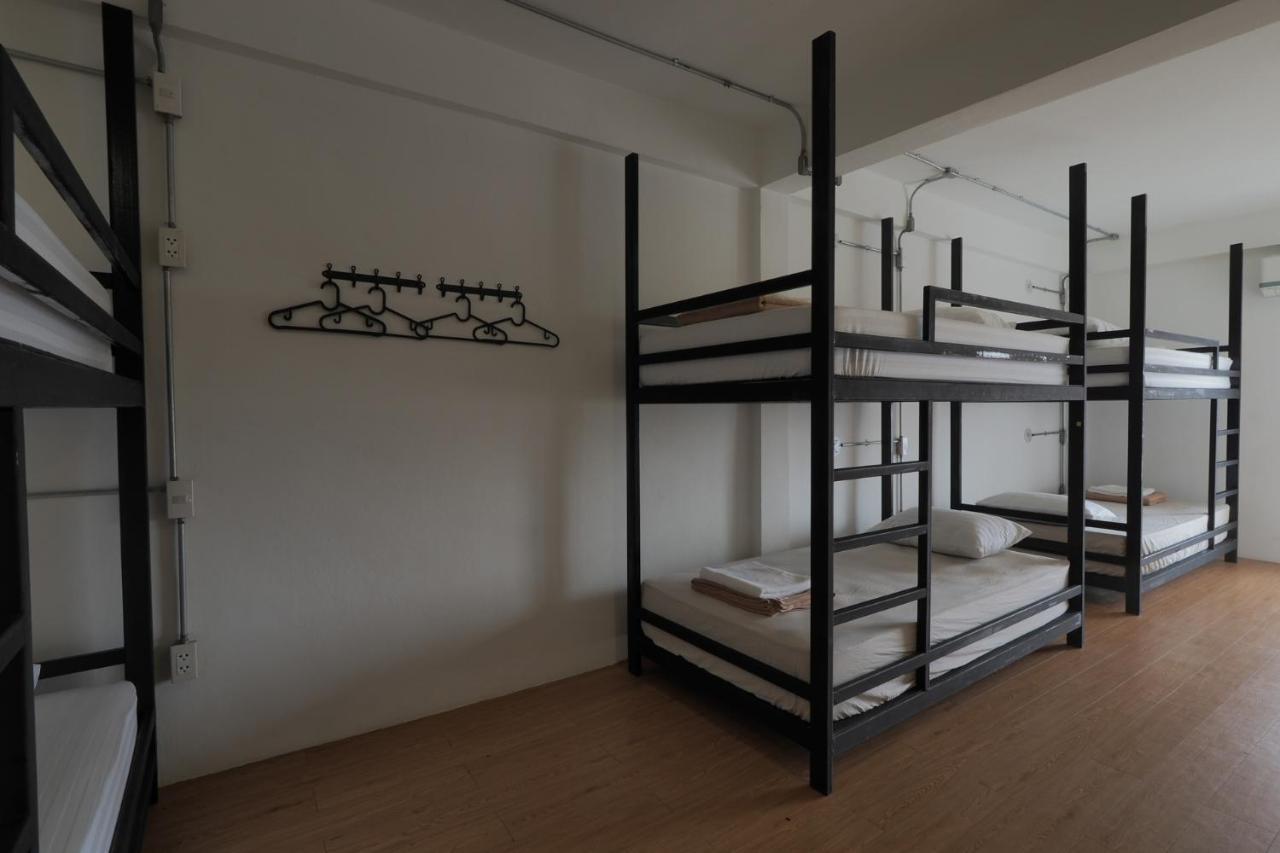 Labkoff Cafe And Hostel Канчанабури Екстериор снимка