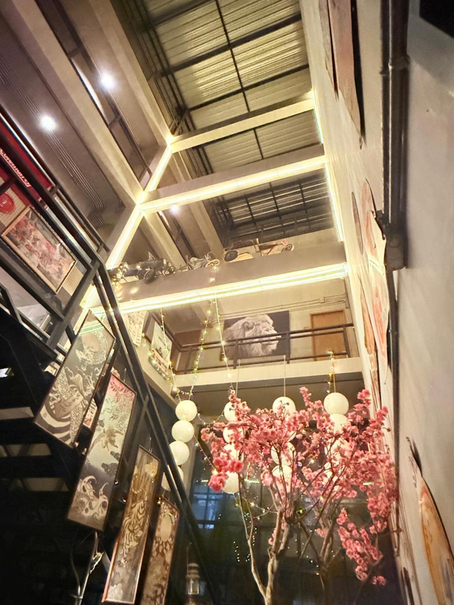 Labkoff Cafe And Hostel Канчанабури Екстериор снимка